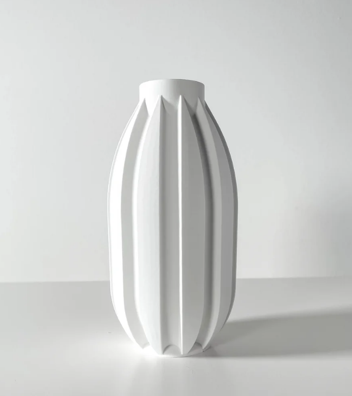 Vase „Akin“ – Geradlinig. Klar. Ausdrucksstark.
