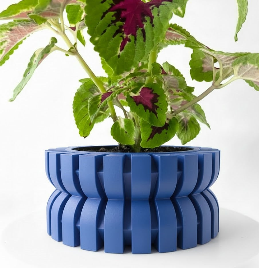 Griva Pflanztopf – Ausdrucksstarker 3D-Pflanztopf mit skulpturaler Lamellenstruktur