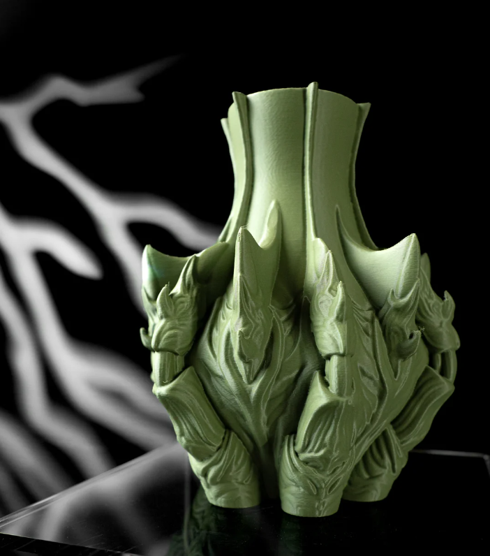 Vase "Claw Flower Vase" – Wild. Kraftvoll. Unverkennbar.
