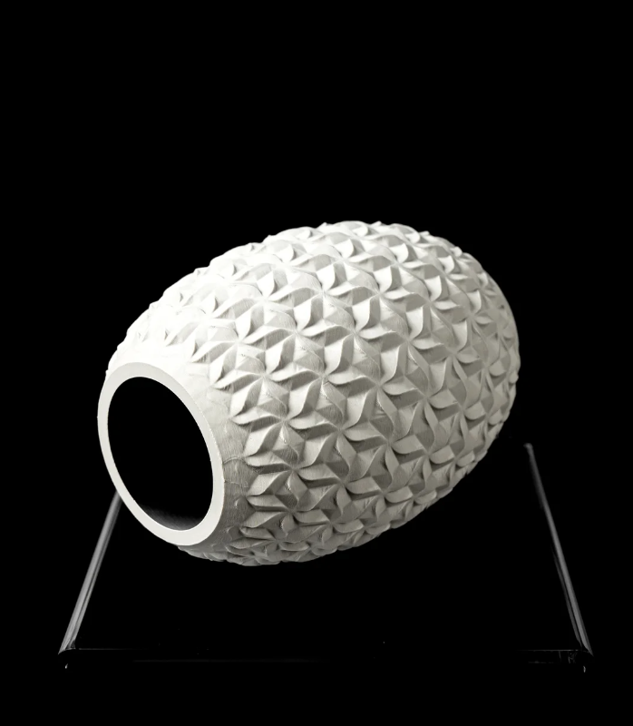 Vase „Distar Flower Vase" – Geometrische Harmonie