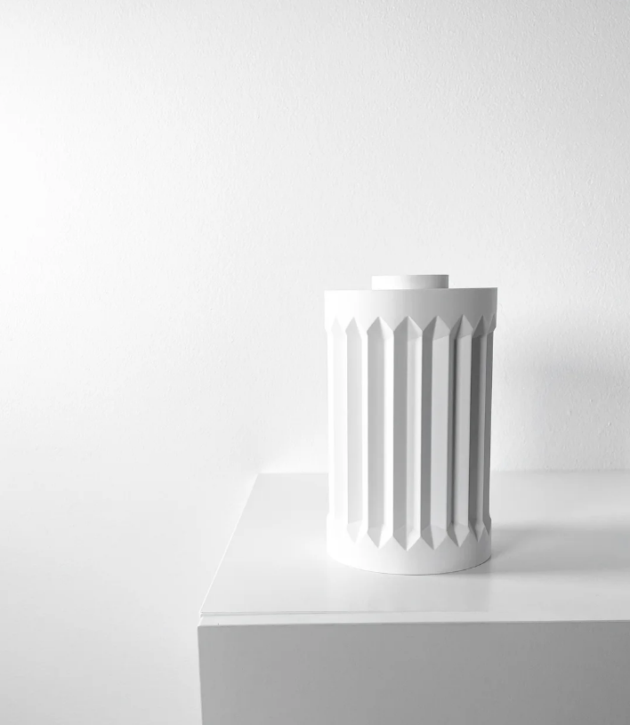 Vase „Draxi“ – Säulenhaft. Stark. Stilvoll.