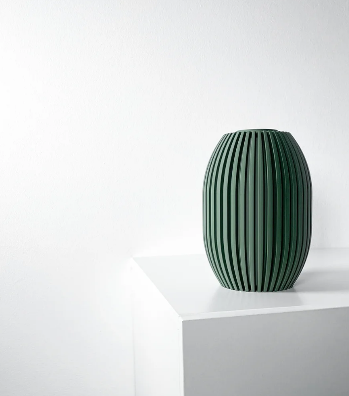 Vase „Eclano“ – Puristische Form, harmonische Struktur