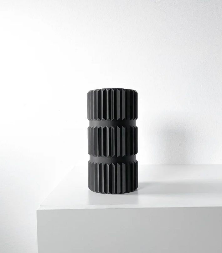 Vase „Galorin“ – Kraftvolles Design mit Struktur