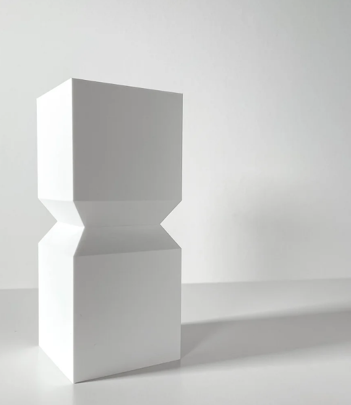 Vase „Loke“ – Minimalismus in perfekter Symmetrie