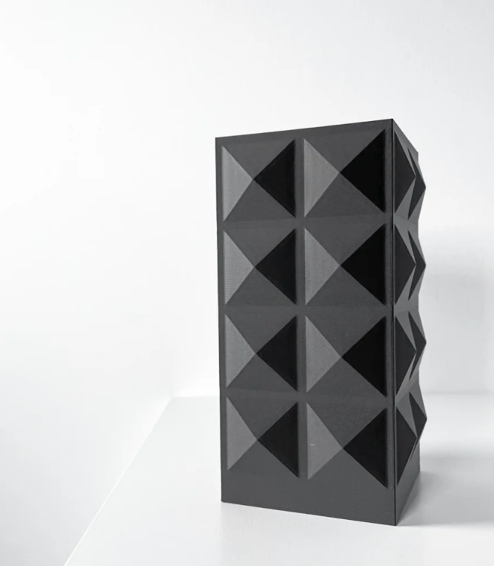 Vase „Orme“ – Klare Linien, starker Ausdruck