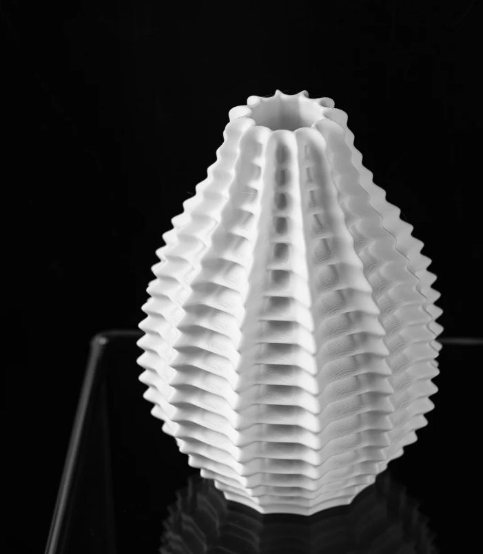 Vase "Ribbed Flower Vase" – Geometrische Klarheit mit Charakter