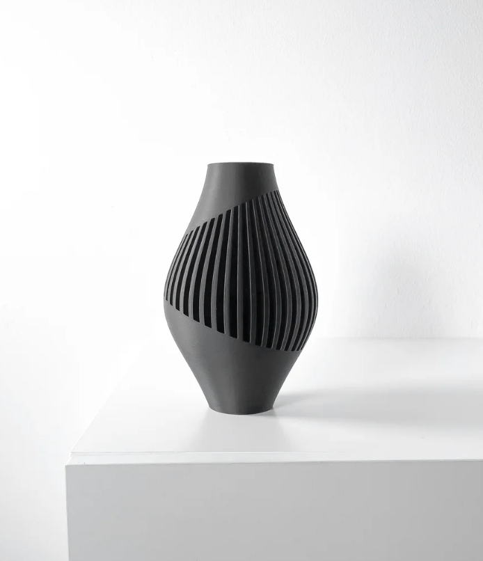 Vase „Rinex“ – Organische Dynamik trifft modernes Design