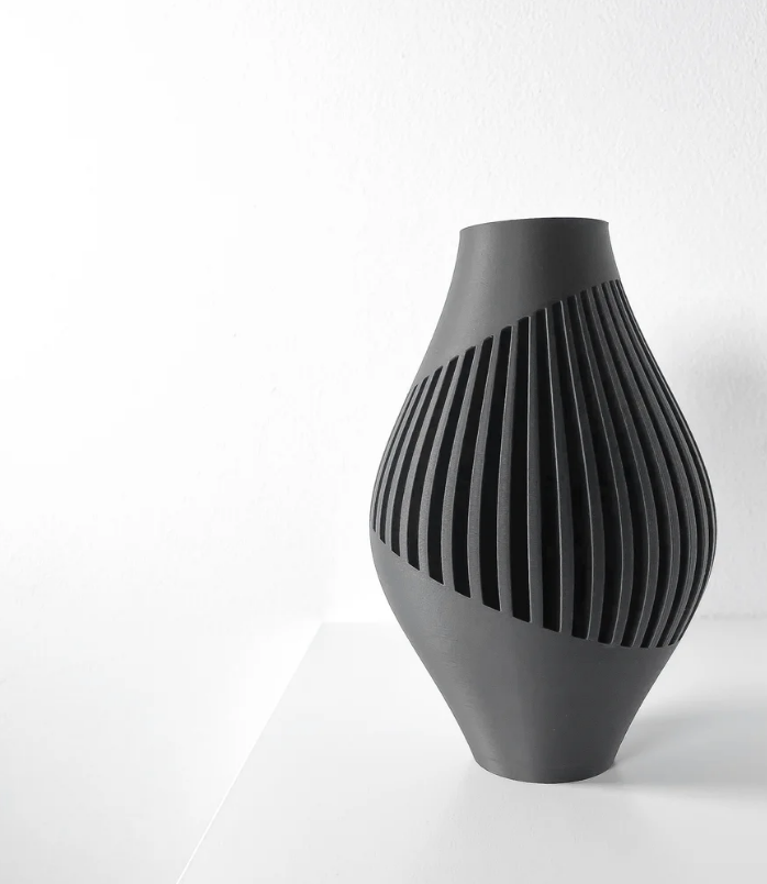 Vase „Rinex“ – Organische Dynamik trifft modernes Design