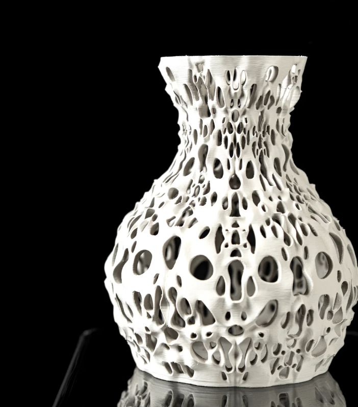 Vase „Spotted Flower Vase“ – Kunstvoll durchlöchert, unübersehbar einzigartig