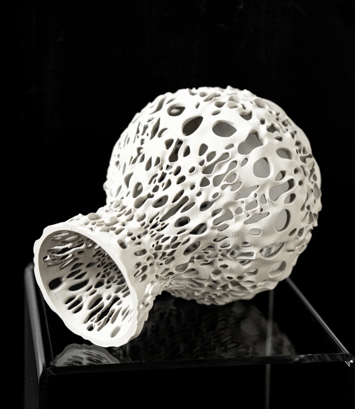 Vase „Spotted Flower Vase“ – Kunstvoll durchlöchert, unübersehbar einzigartig