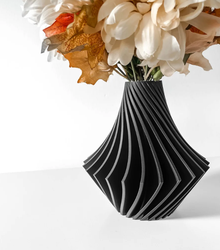 3D-Vase „Vamio“ – Dynamik in Design gegossen