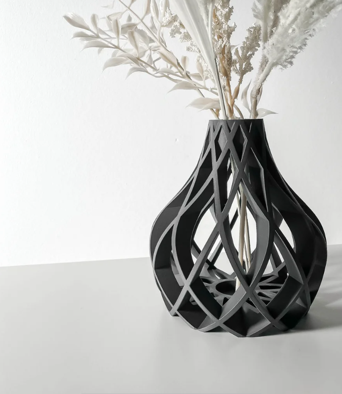 Vase „Vukan-Vase“ – Ausdruck von Leichtigkeit und Struktur