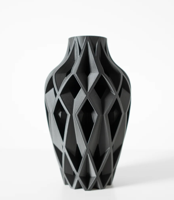 Vase „Yano-Vase“ – Architektonische Eleganz trifft auf moderne Formensprache