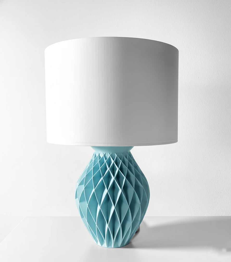 „Konio Tischleuchte – elegante 3D-Struktur für stilvolle Räume“