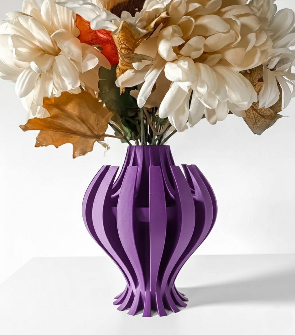 Vase „Nemesis“ – Organische Dynamik in skulpturaler Form