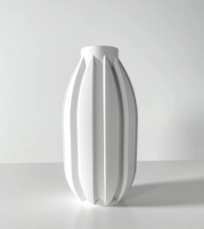 Vase „Akin“ – Geradlinig. Klar. Ausdrucksstark.