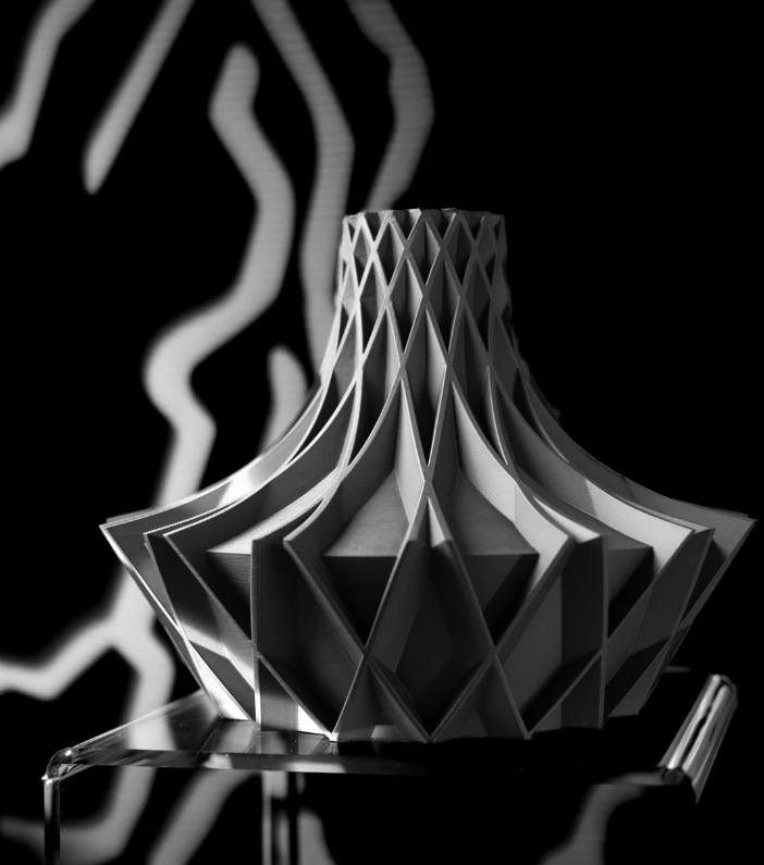 Vase „Arkan-Kurzvase“ – Facettenreich und markant