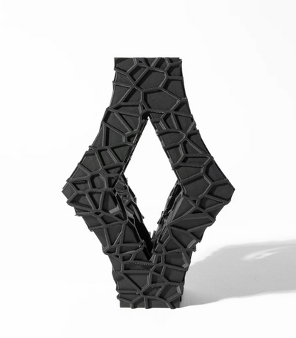 Vase „Avari-Vase“ – Geometrie trifft auf Eleganz