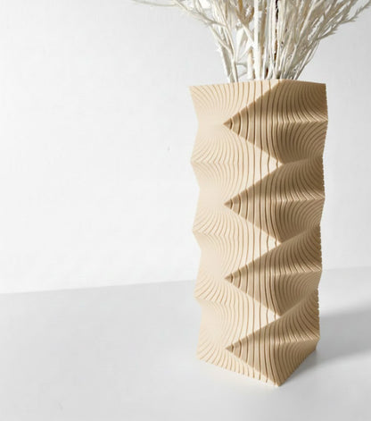 Vase „Anio-Vase“ – Ein Spiel aus Linien und Dynamik