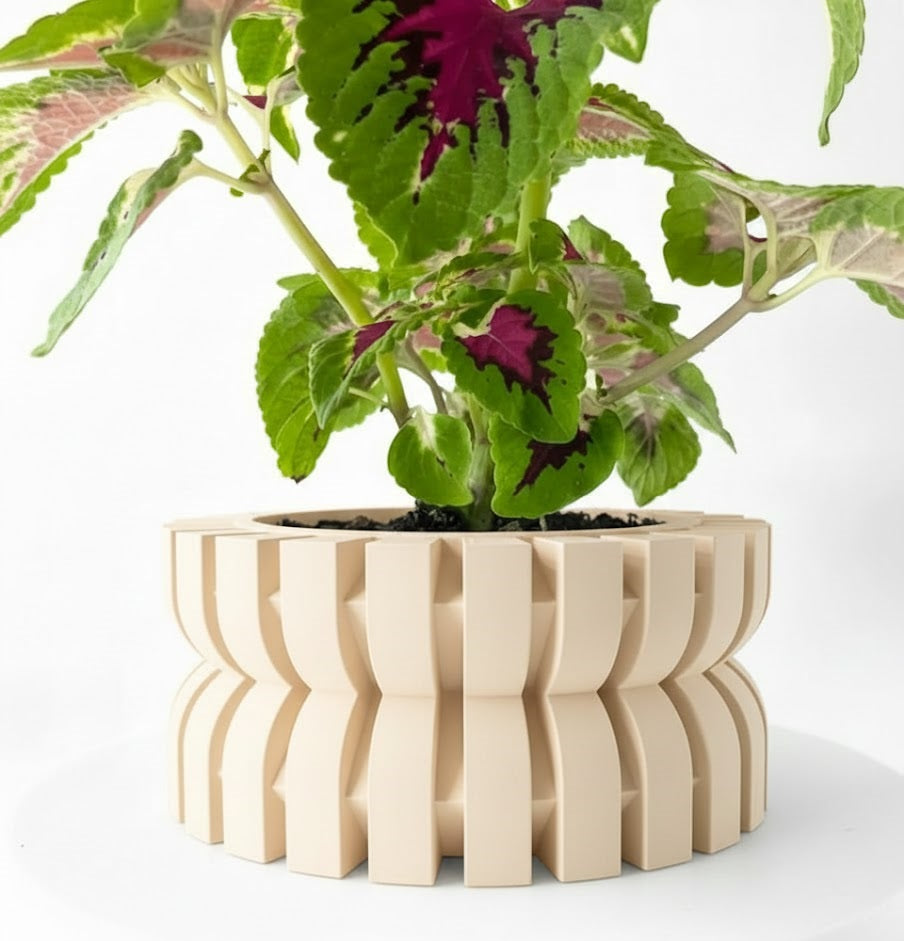 Griva Pflanztopf – Ausdrucksstarker 3D-Pflanztopf mit skulpturaler Lamellenstruktur