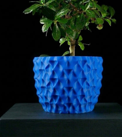 Tri-Wave Pflanztopf – Organische Wellen im futuristischen 3D-Look