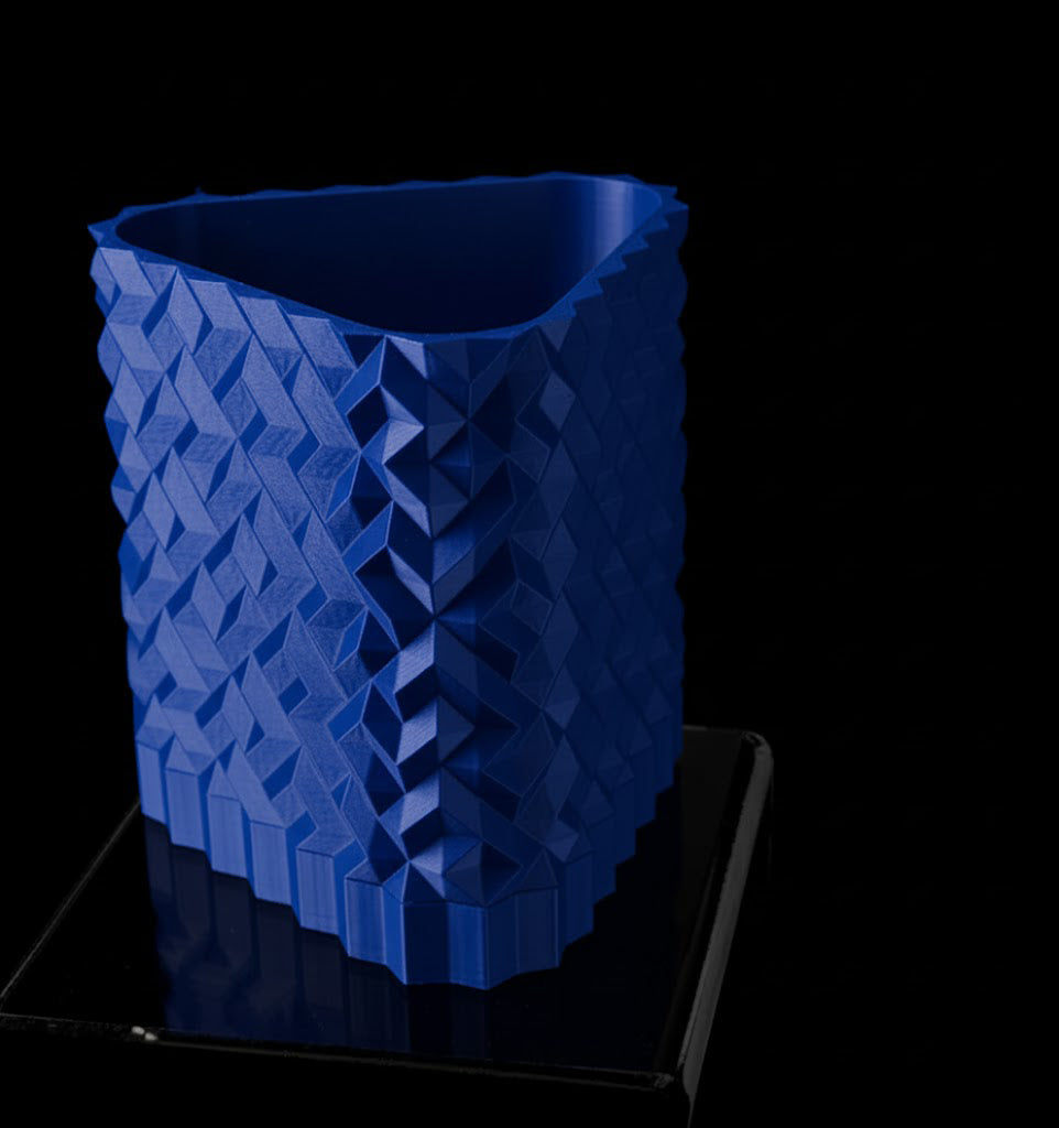 Cobble Pflanztopf 02 – Skulpturales Design mit urbanem Flair