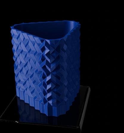 Cobble Pflanztopf 02 – Skulpturales Design mit urbanem Flair
