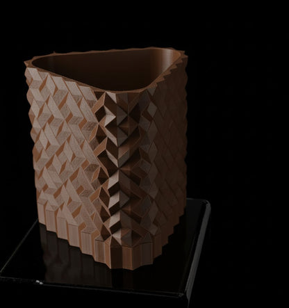 Cobble Pflanztopf 02 – Skulpturales Design mit urbanem Flair