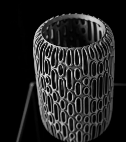 Vase „Breach Flower Vase“ – Design mit Durchblick