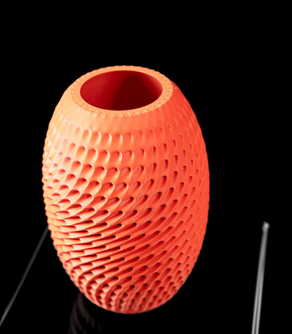 Vase „Burrow Flower Vase" – Dynamik in Struktur