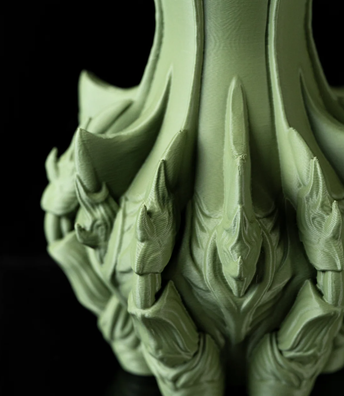 Vase "Claw Flower Vase" – Wild. Kraftvoll. Unverkennbar.