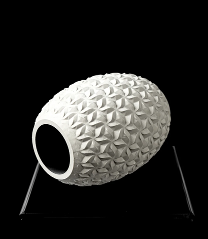 Vase „Distar Flower Vase" – Geometrische Harmonie