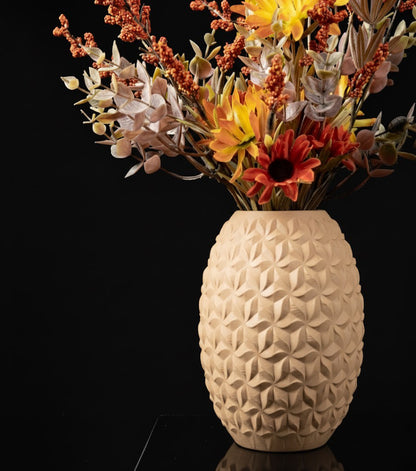Vase „Distar Flower Vase" – Geometrische Harmonie