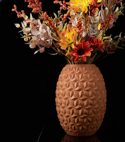 Vase „Distar Flower Vase" – Geometrische Harmonie