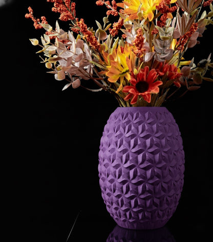 Vase „Distar Flower Vase" – Geometrische Harmonie