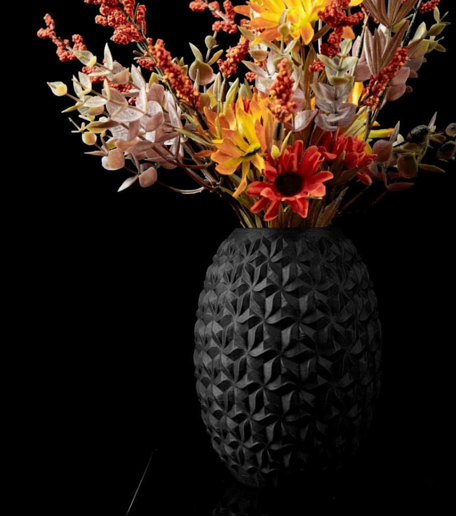 Vase „Distar Flower Vase" – Geometrische Harmonie