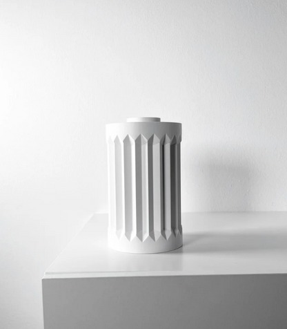 Vase „Draxi“ – Säulenhaft. Stark. Stilvoll.