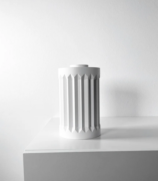 Vase „Draxi“ – Säulenhaft. Stark. Stilvoll.