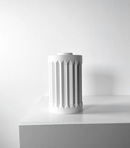 Vase „Draxi“ – Säulenhaft. Stark. Stilvoll.