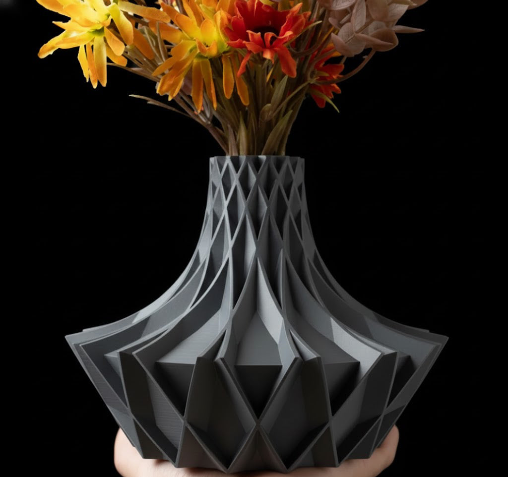 Vase „Arkan-Kurzvase“ – Facettenreich und markant