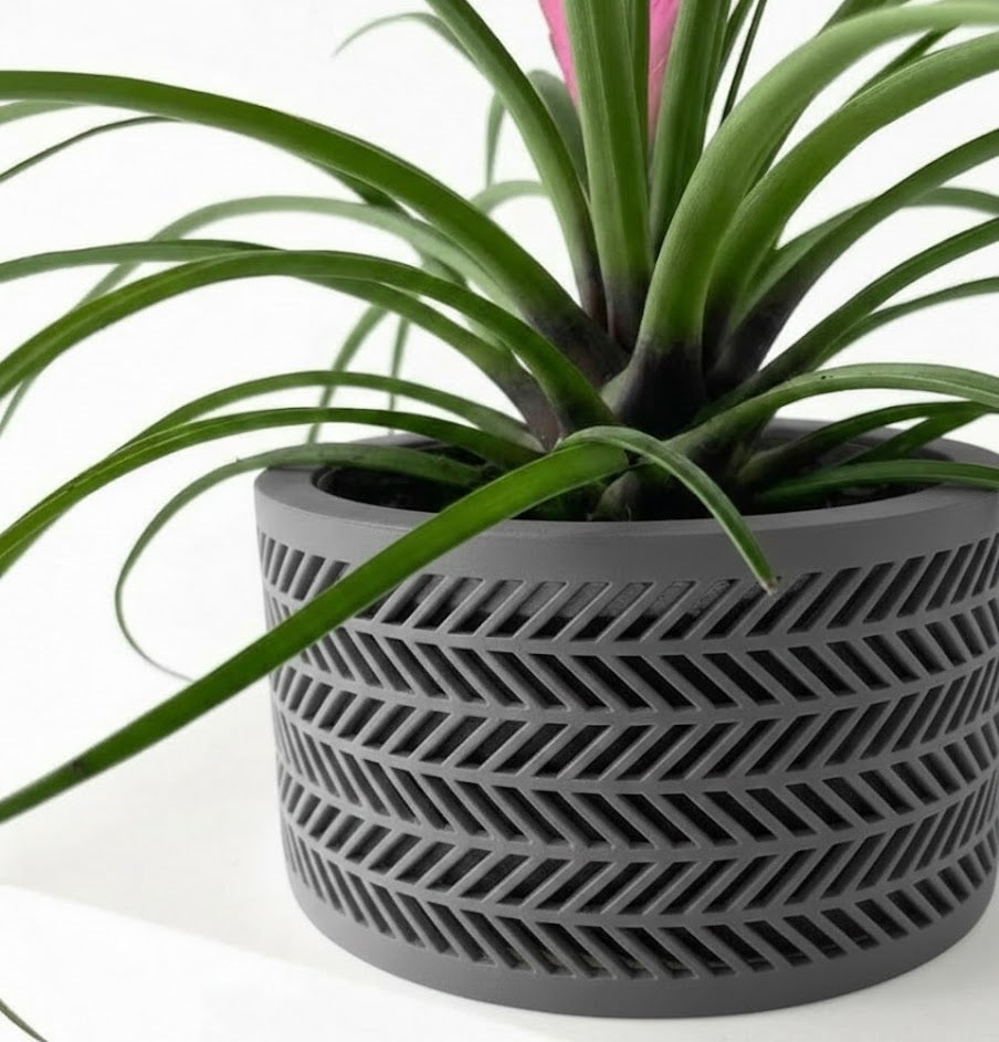 Quen Pflanztopf – Zeitloser 3D-Pflanztopf mit markanter Chevron-Struktur
