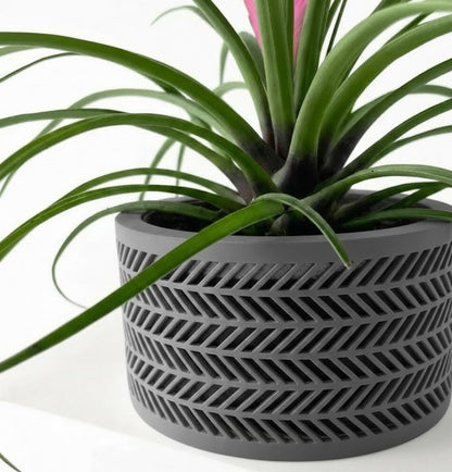 Quen Pflanztopf – Zeitloser 3D-Pflanztopf mit markanter Chevron-Struktur