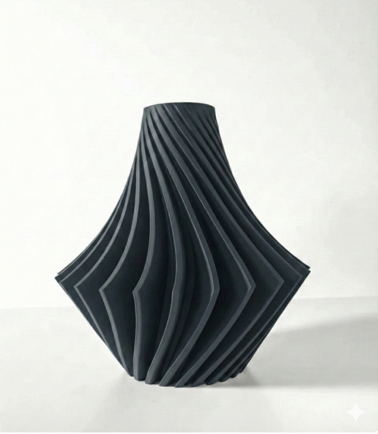 Vase „Vamio“ – Dynamik in Design gegossen
