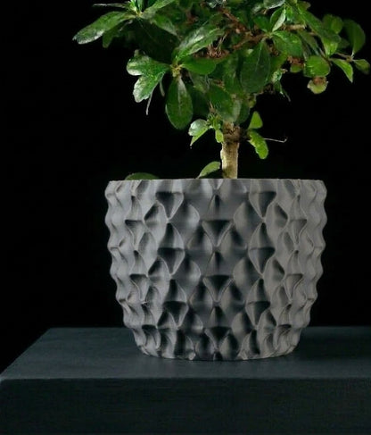 Tri-Wave Pflanztopf – Organische Wellen im futuristischen 3D-Look