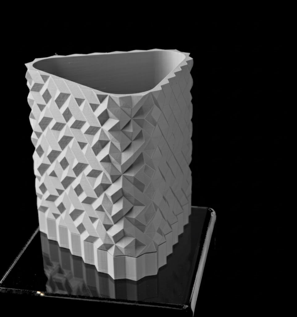 Cobble Pflanztopf 02 – Skulpturales Design mit urbanem Flair