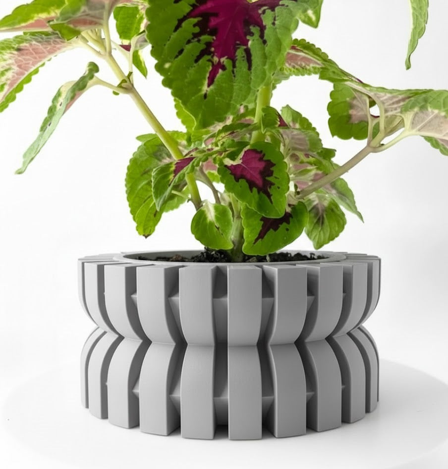 Griva Pflanztopf – Ausdrucksstarker 3D-Pflanztopf mit skulpturaler Lamellenstruktur