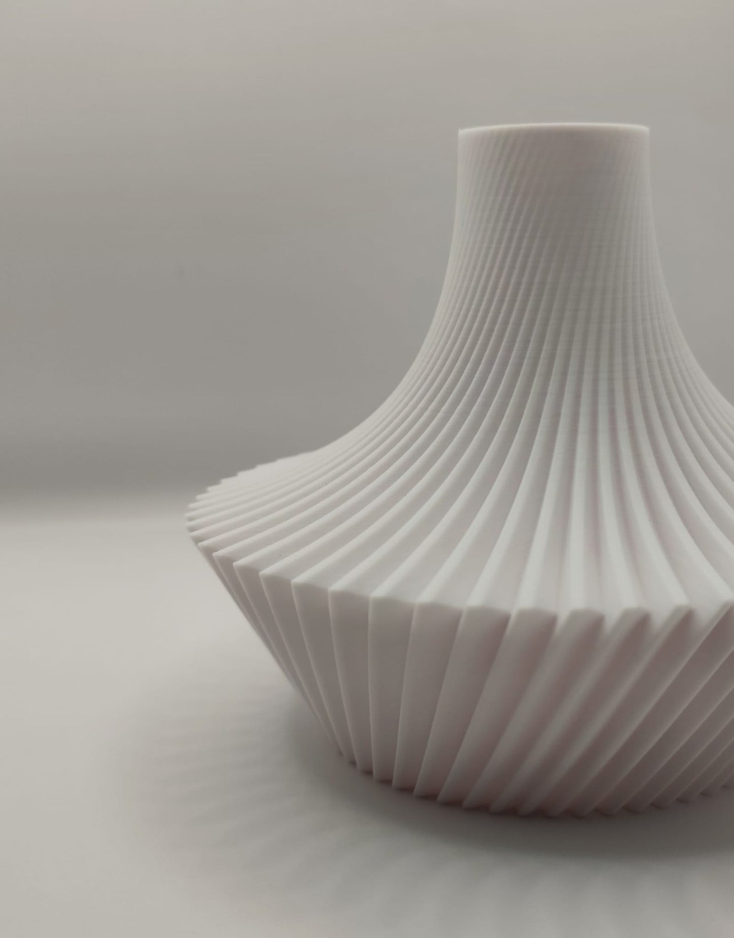 Vase „Kitan Short Vase“ – Eleganz in Bewegung