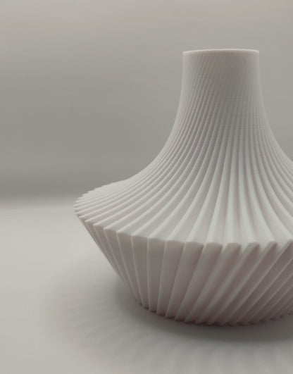 Vase „Kitan Short Vase“ – Eleganz in Bewegung