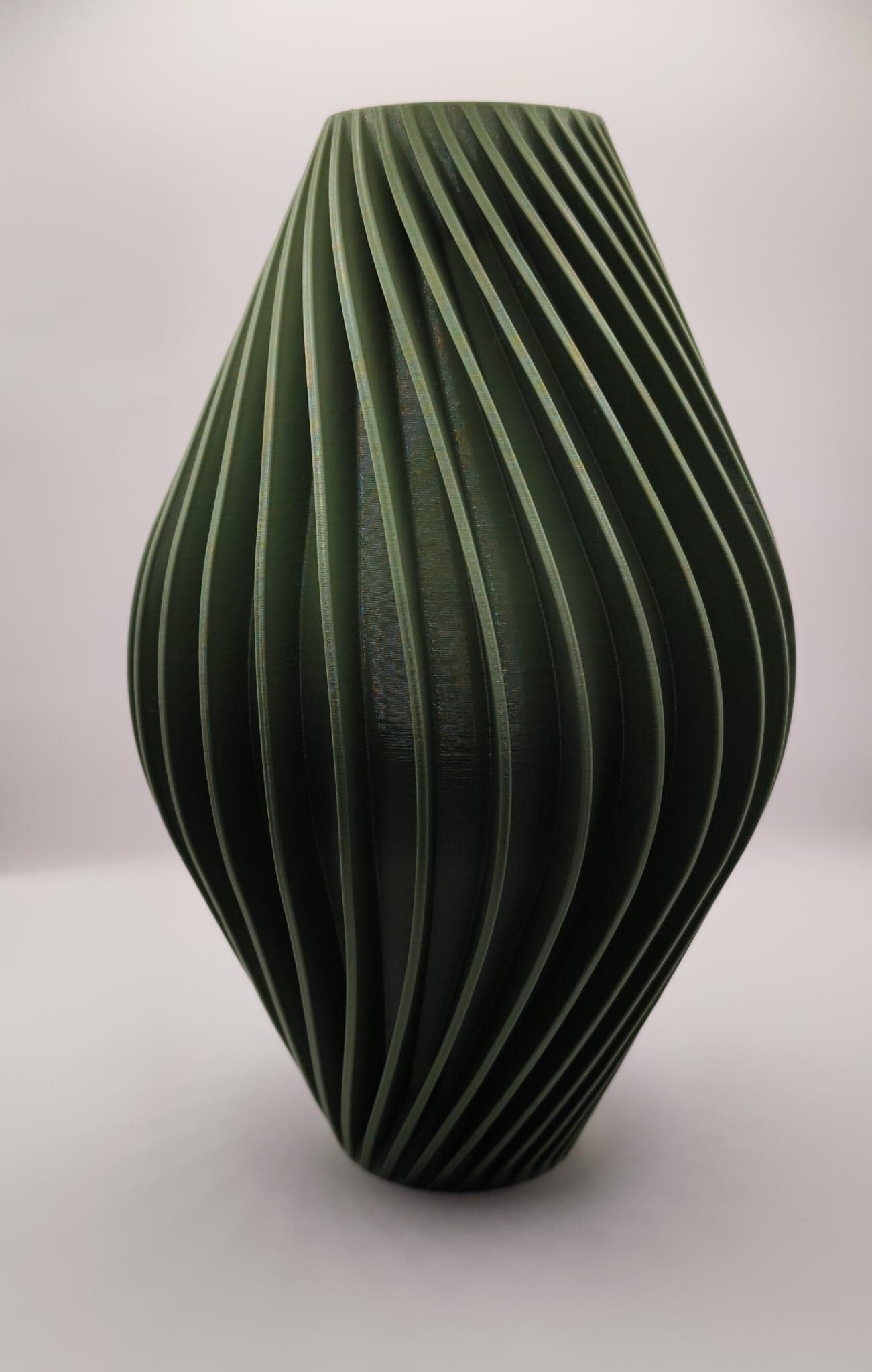 Vase „Vati-Vase“ – Organische Bewegung in skulpturalem Design