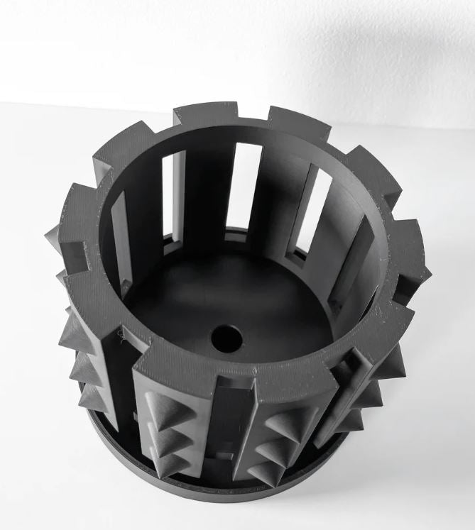 Irvox Pflanztopf – Unkonventioneller 3D-Orchideentopf mit markanter Noppenstruktur und Abtropfschale